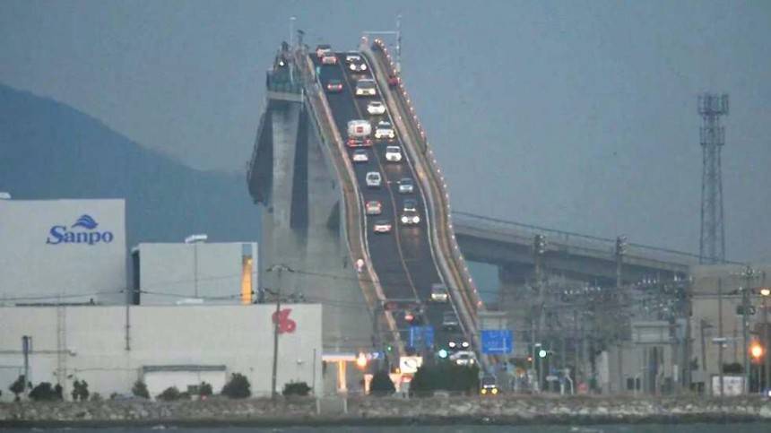 «Это американские горки?» Пользователи нашли в Японии очень «необычный» мост
