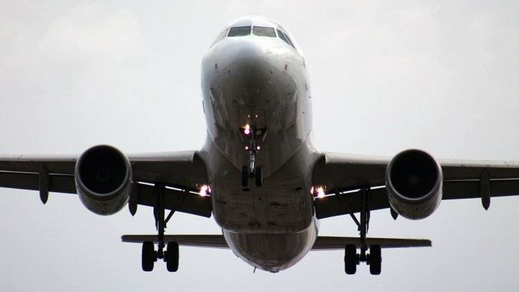 Вылетевший в Гонконг самолет совершил экстренную посадку в Шереметьево