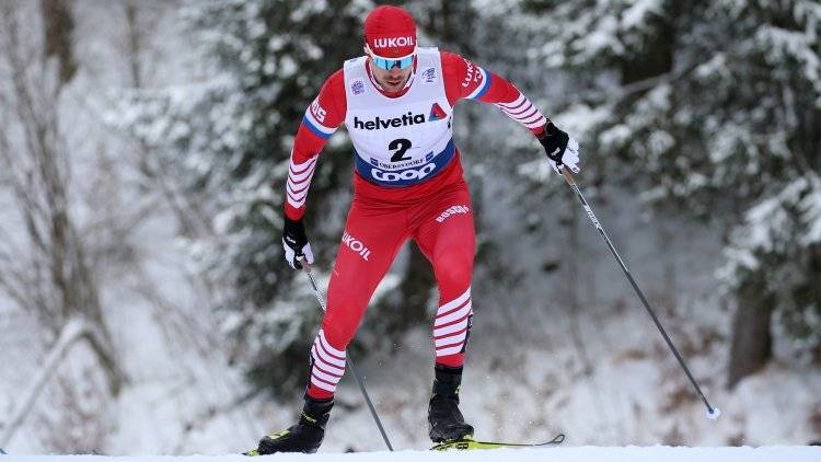 Лыжник Устюгов завоевал серебро в гонке на 15 км на этапе Кубка мира