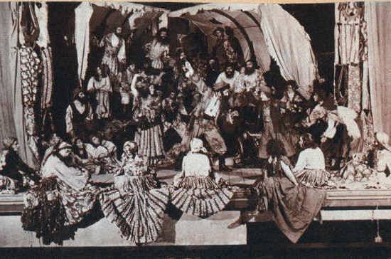 88 лет назад был основан единственный в мире цыганский репертуарный театр