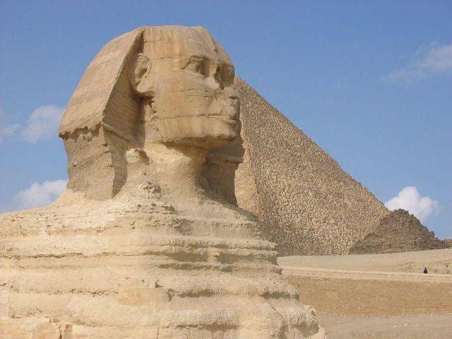 Миниатюрную копию сфинкса обнаружили в Египте
