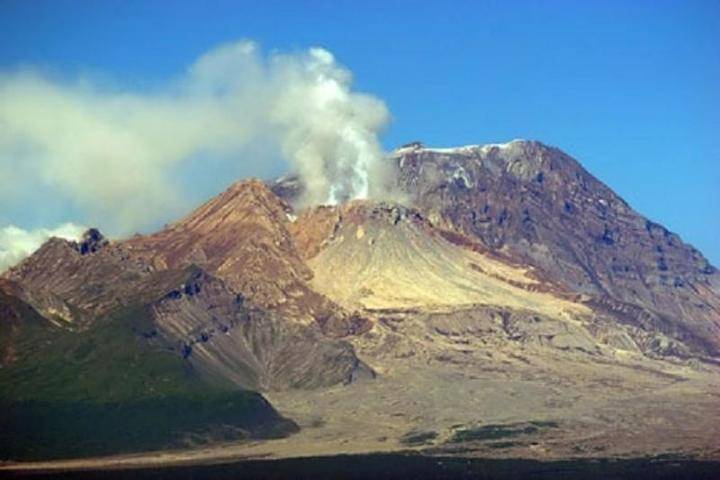 Сейсмологи предупредили об опасном извержении вулкана на Камчатке