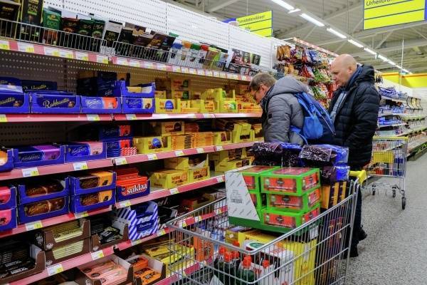 Жители России тратят на еду почти треть своего бюджета