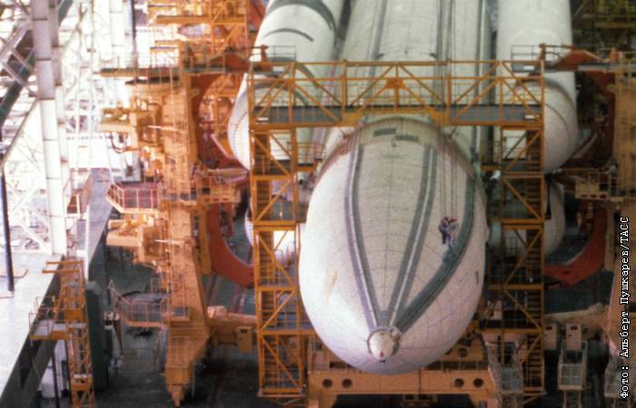 Рогозин назвал дату строительства комплекса для сверхтяжелой ракеты на "Восточном"