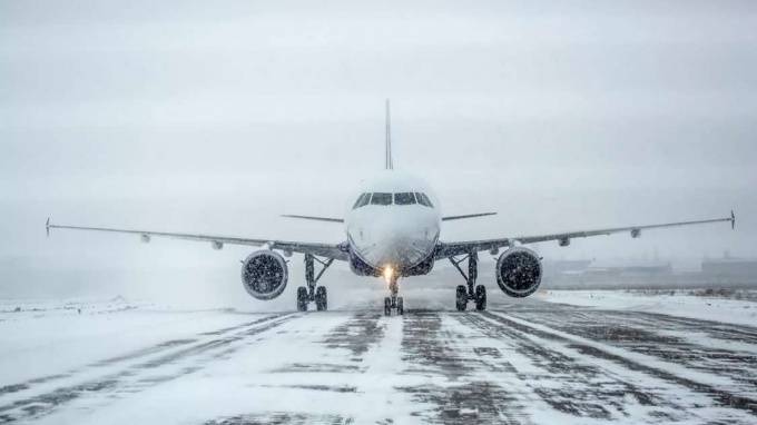 Аналитики назвали самый загруженный зимний день в аэропортах Петербурга и Москвы
