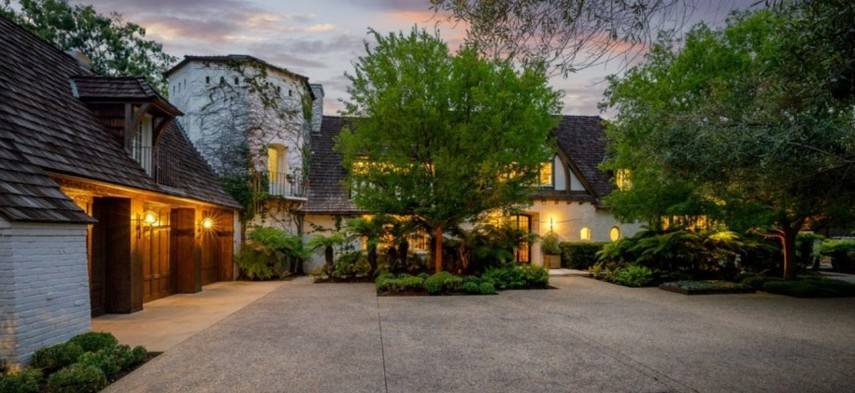 Бывший дом Брэда Питта и Дженнифер Энистон снова на рынке. Со скидкой в $4,5 млн
