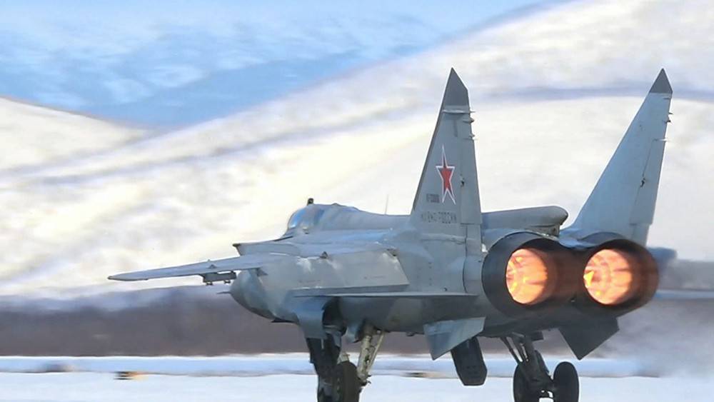 Российские истребители сошлись в воздушной дуэли над Тихим океаном (видео)