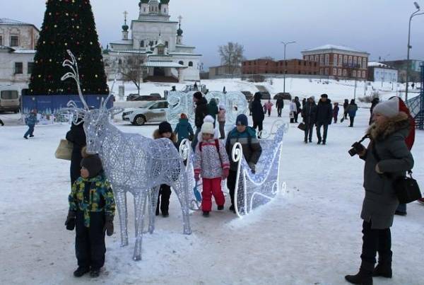 Новый год приходит: «Уралкалий» подарил жителям Соликамска новогодний ледовый городок