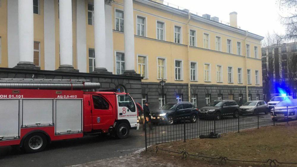 Утро понедельника в Петербурге началось с эвакуации Куйбышевского суда