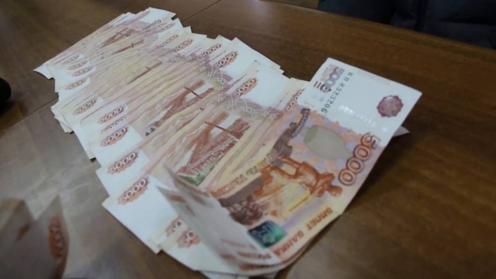 Мурманчанин украл из квартиры пенсионера 340 тыс. рублей во время ремонта