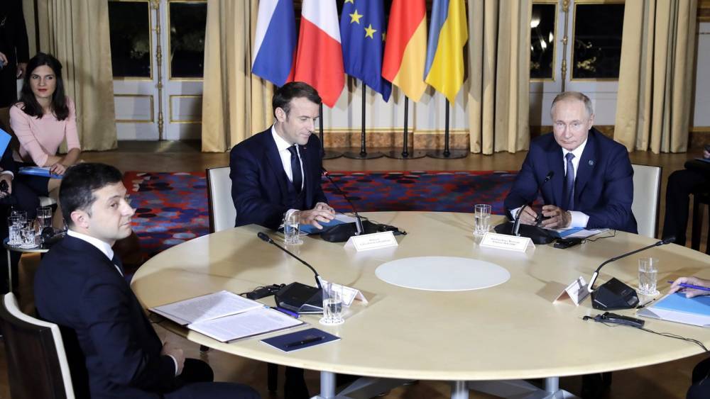 Итоги переговоров в Париже поставили Зеленского в неловкое положение