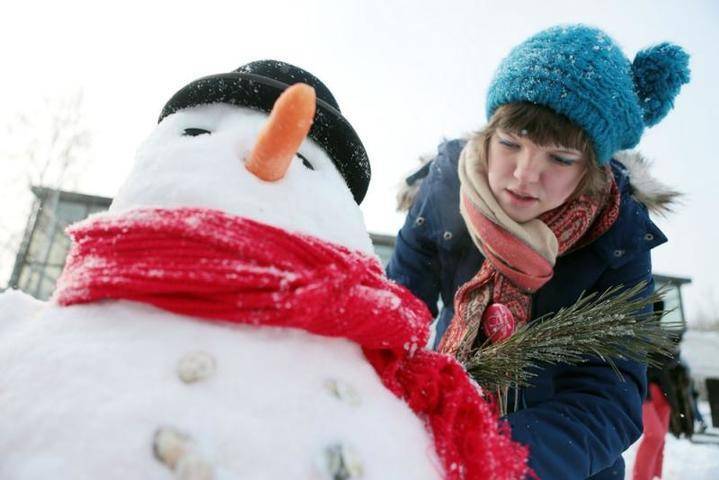 Москвичей пригласили на мастер-классы по лепке снеговика