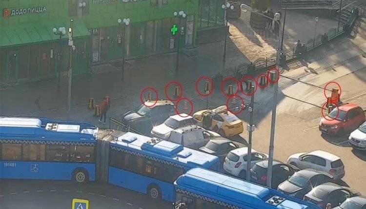 Незаконную парковку ликвидировали у московского метро «Речной вокзал»