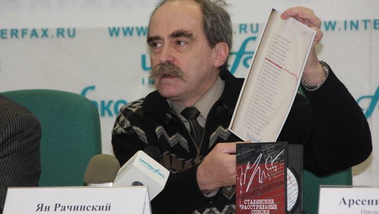 Главу международного «Мемориала» оштрафовали на 100 тысяч рублей по закону об иноагентах. Это уже шестой штраф