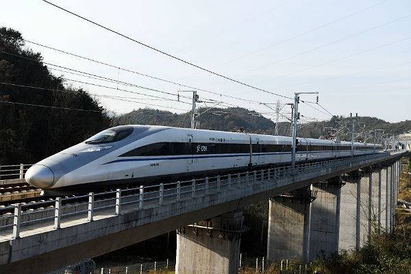 Между двумя китайскими городами поехали высокоскоростные поезда