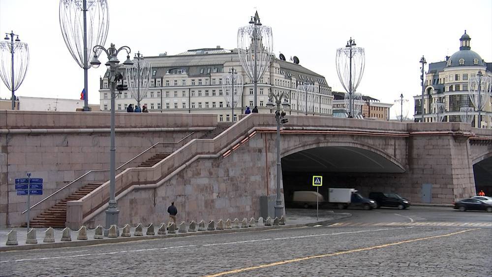 Большой Москворецкий мост открыли в Москве после капремонта