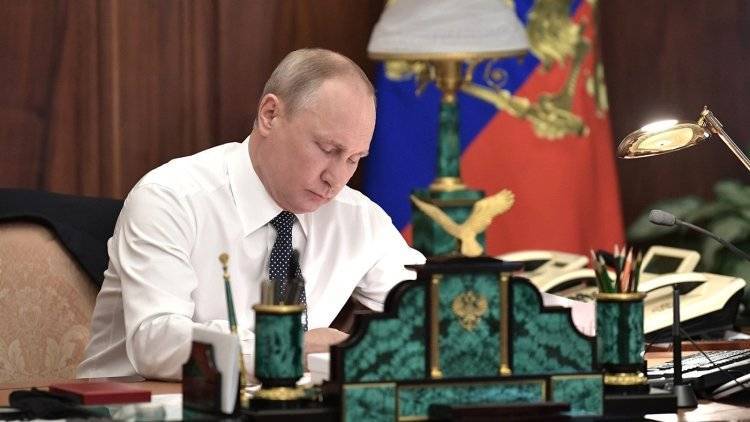 Путин разрешил на время запрещать бывшим сотрудникам ФСБ выезжать за границу