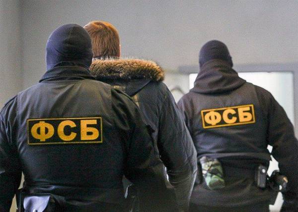 Путин подписал закон об ограничении на выезд за границу для бывших сотрудников ФСБ