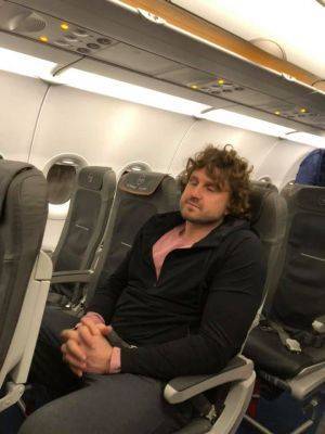 Литовский баскетболист нахамил в самолёте депутату Европарламента