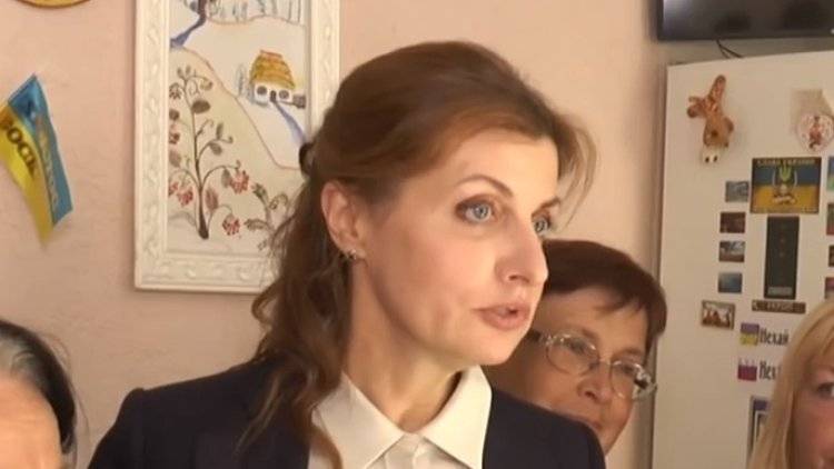 Жена Порошенко сложила полномочия из-за фамилии