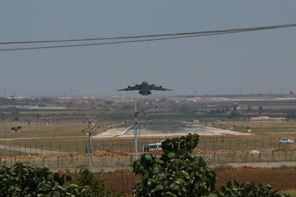 С авиабазы в Турции улетели несколько самолетов ВВС США