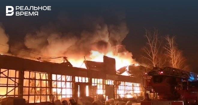 В Казани на складе в Авиастроительном районе произошел пожар