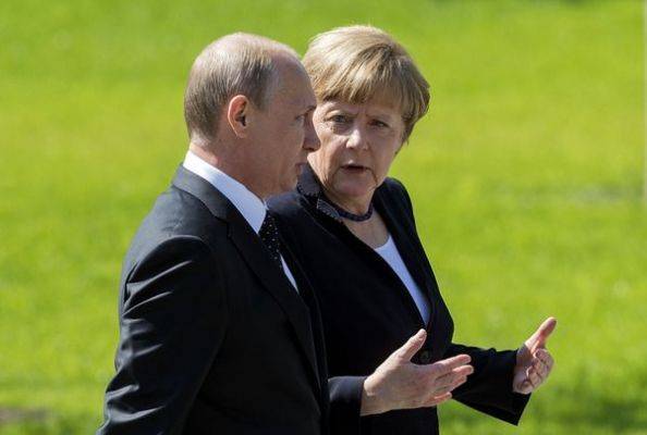 Путин и Меркель обсудили транзит газа через Украину