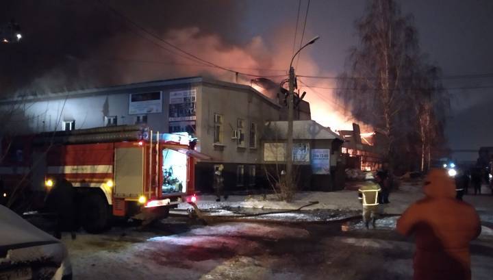 В Казани потушен пожар на складе мебельной фабрики