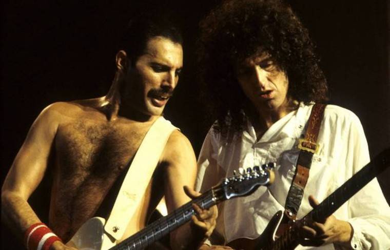 Queen сняли новый ролик на старую рождественскую песню