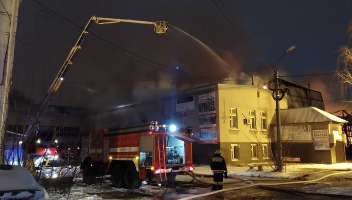 Мебельный склад в Казани тушили пожарным поездом