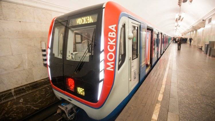 Пассажиры московского метро тестируют билетные автоматы с новым интерфейсом