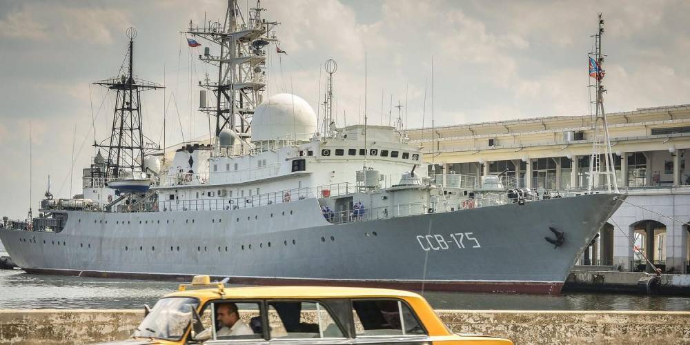 США обвинили российский корабль в "небезопасных маневрах" у побережья Флориды