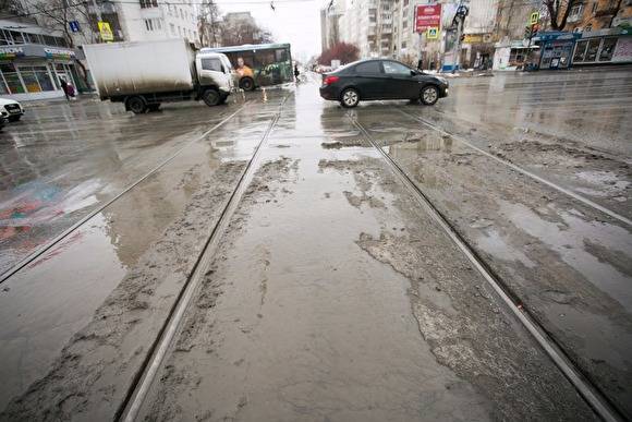Власти Екатеринбурга за два дня высыпали на дороги 166 тонн «Бионорда»