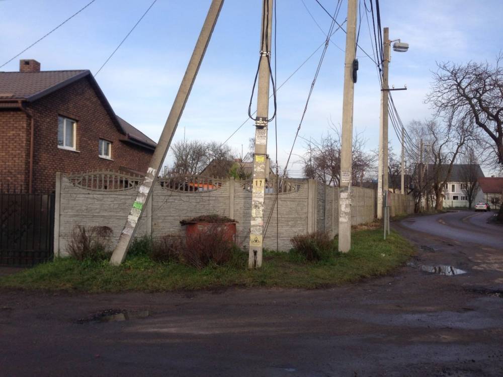 Калининградец захватил забором часть городской земли