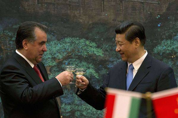 Китай постепенно вытесняет Россию с таджикского Памира