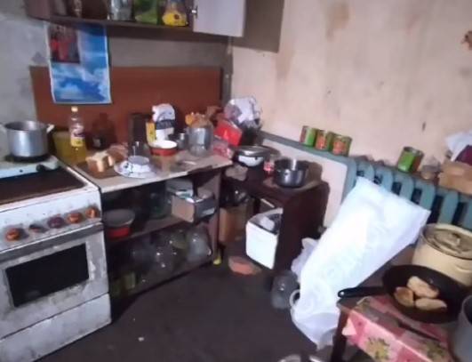 Следователи показали дом семьи из Ленобласти, в котором нашли оружие