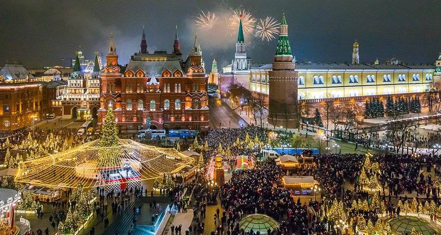 Движение в центре Москвы ограничат в связи с запуском праздничных фейерверков