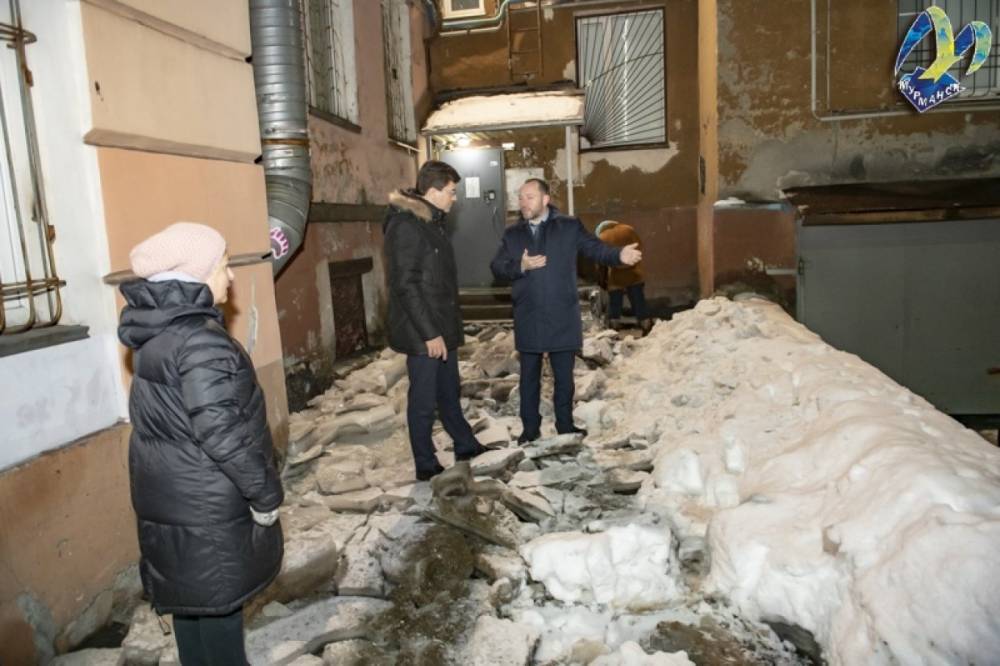 Внеплановая проверка уборки снега во дворах Мурманска выявила новые проблемы