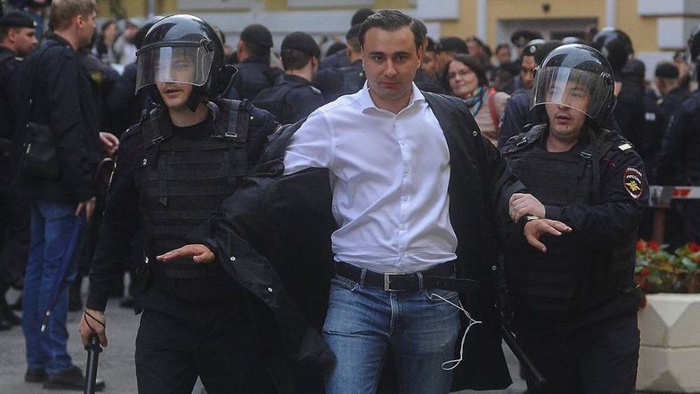Жданов после десятисуточного ареста заявил о желании участвовать в выборах в Госдуму