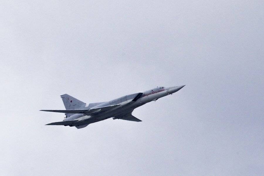 Летчиков аварийно севшего Ту-22 представят к наградам