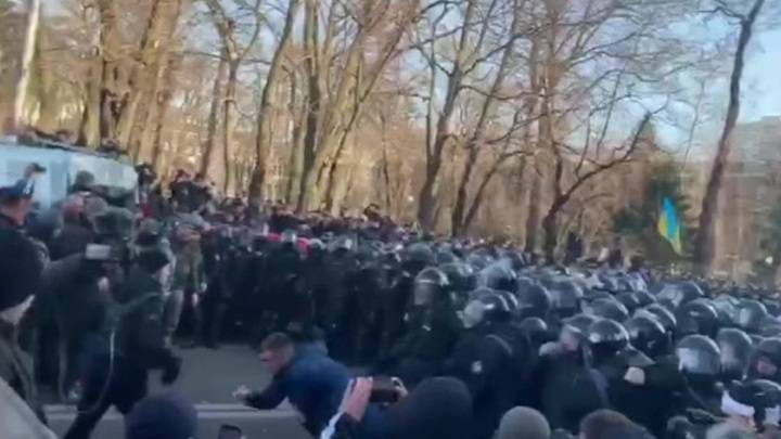 После столкновений с националистами в Киеве госпитализированы двое полицейских