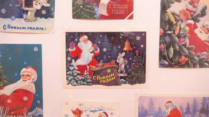 На открывшейся в Петербурге выставке можно увидеть более 400 раритетных новогодних открыток