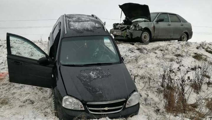 Один обгонял на повороте, второй не смотрел в зеркала: авария в Мордовии попала на видео