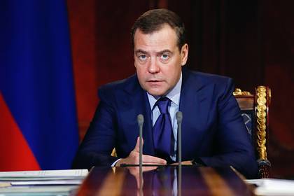 Медведев поручил решить проблему с жильем для детей-сирот
