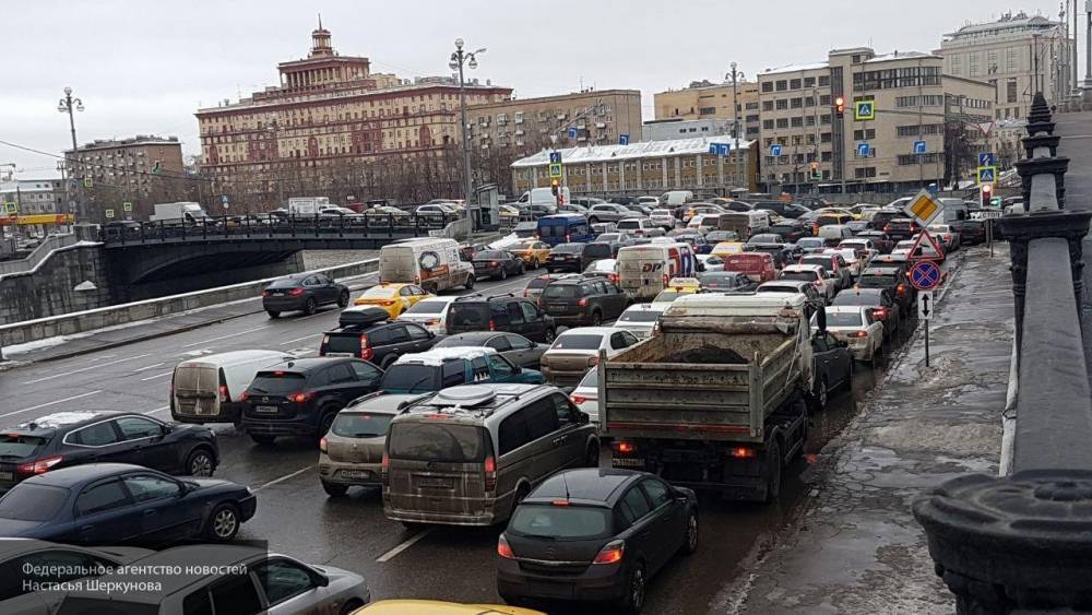 В ЦОДД предупредили москвичей о предновогодних пробках