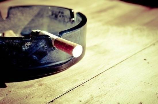 В Госдуму внесли проект о запрете курения на кухнях коммунальных квартир