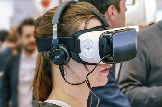 СМИ: VR-шлемы помогут пациентам в операционных снизить уровень боли