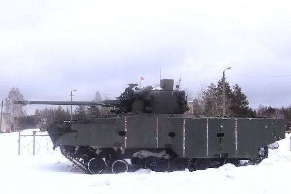 СМИ опубликовали испытания новейшей боевой машины «Деривация»
