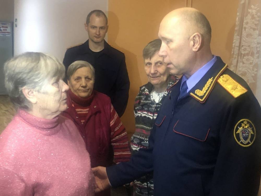 Руководитель новгородского СК взял на личный контроль дело о выселении из дома престарелых