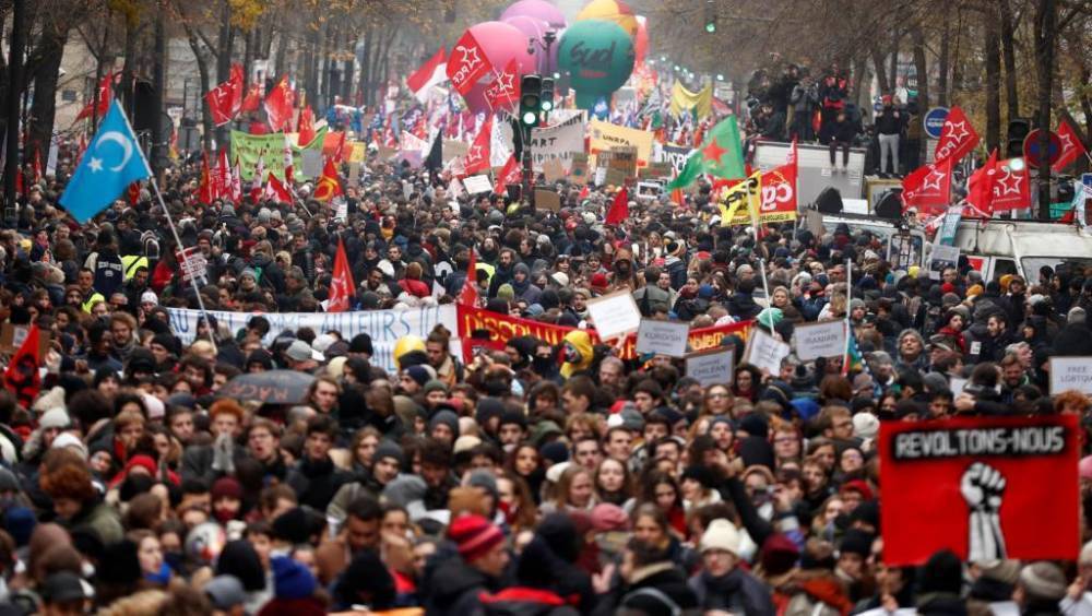 Во Франции более 600 тысяч человек вышли на акции против пенсионной реформы, профсоюзы сообщают о 1,8 млн человек